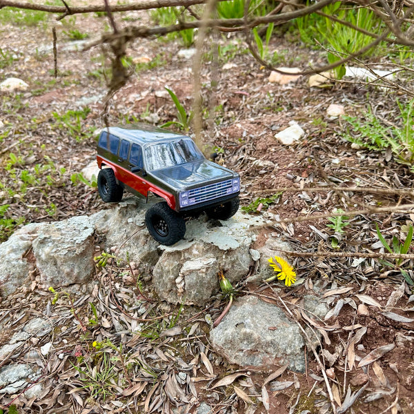 SCX24 Suburban