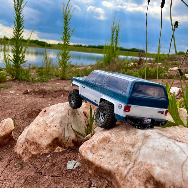 SCX24 Suburban